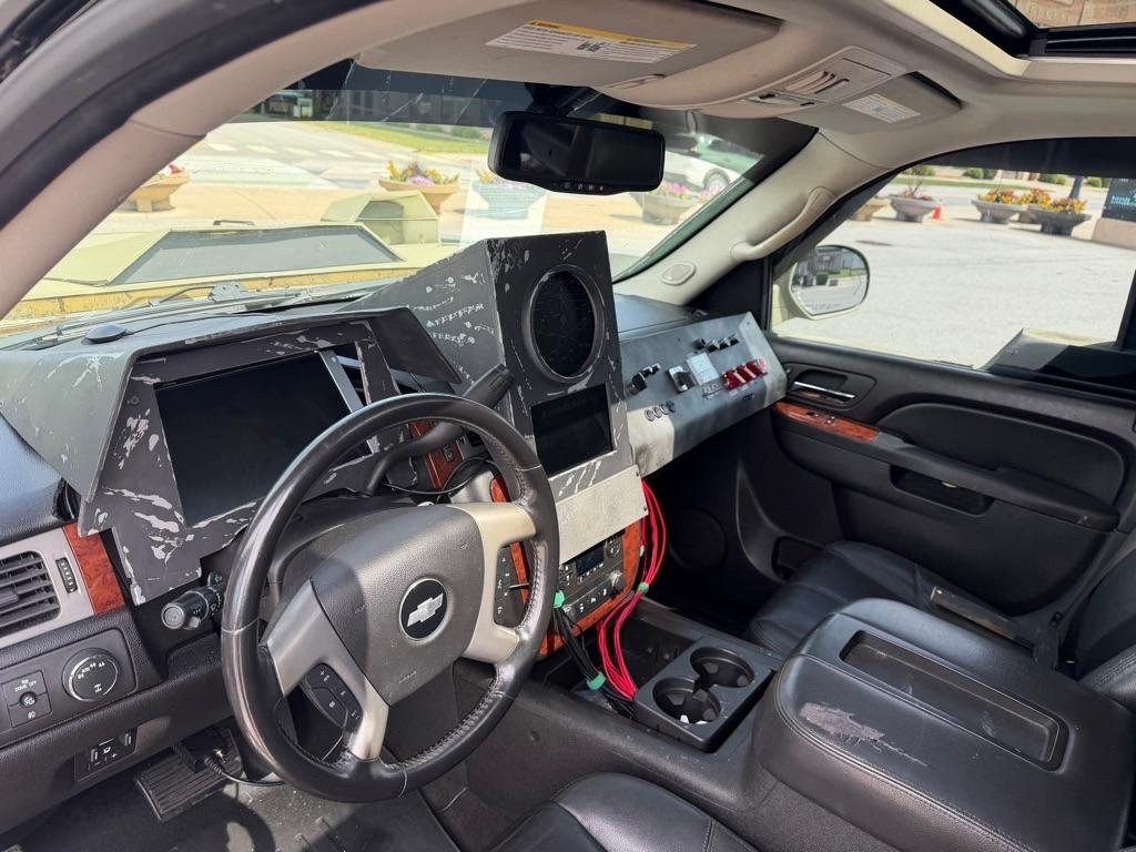 Chevrolet Suburban LT 1500 4WD 2012