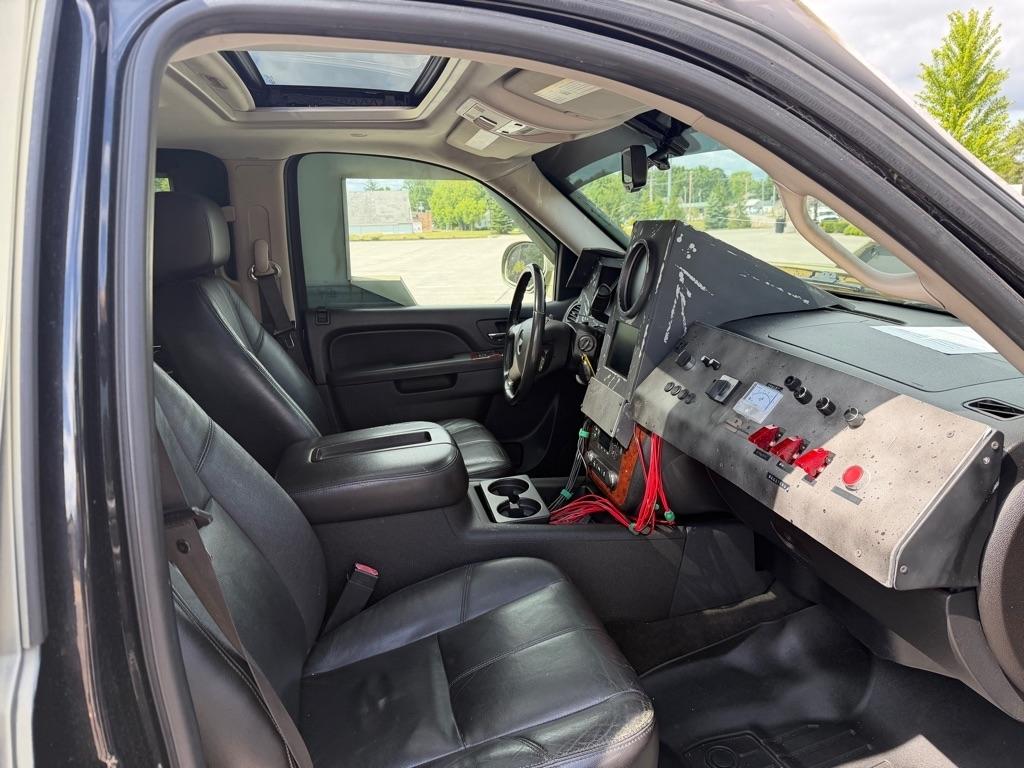Chevrolet Suburban LT 1500 4WD 2012