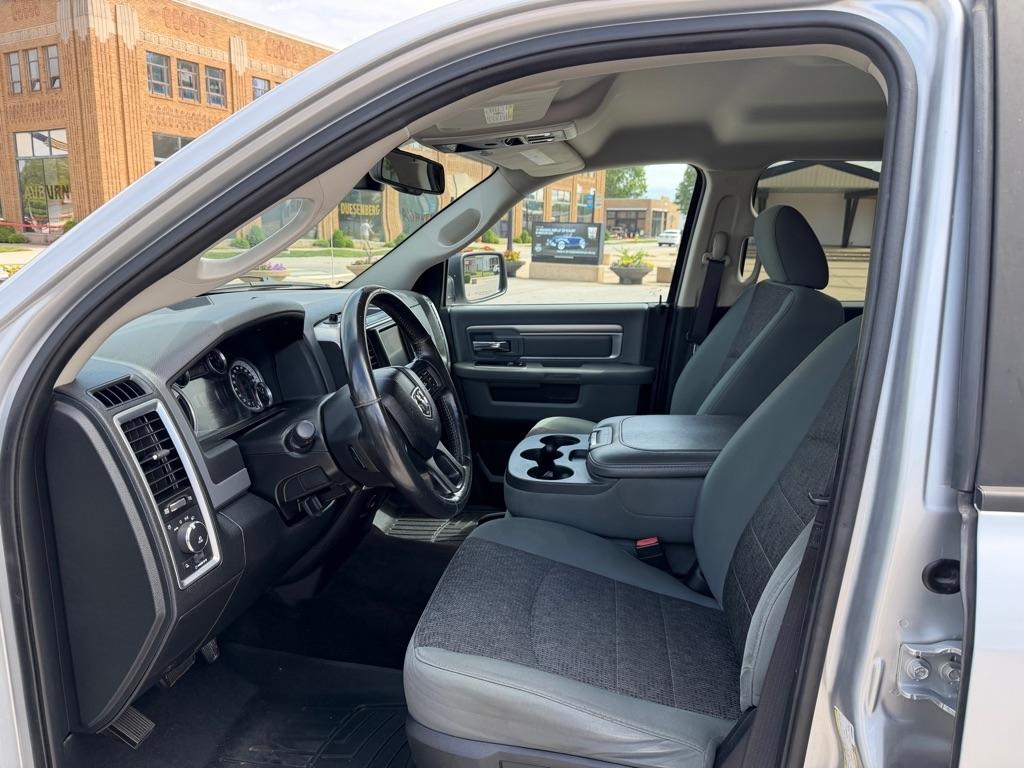 RAM 1500 SLT Crew Cab SWB 4WD 2015