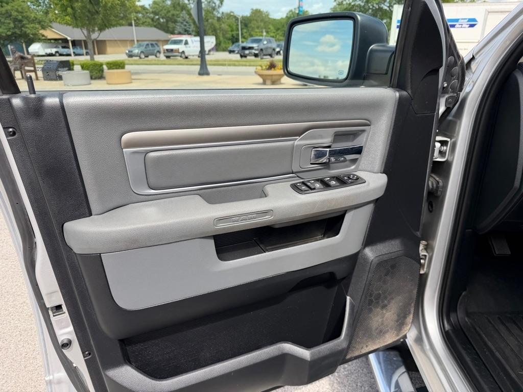 RAM 1500 SLT Crew Cab SWB 4WD 2015