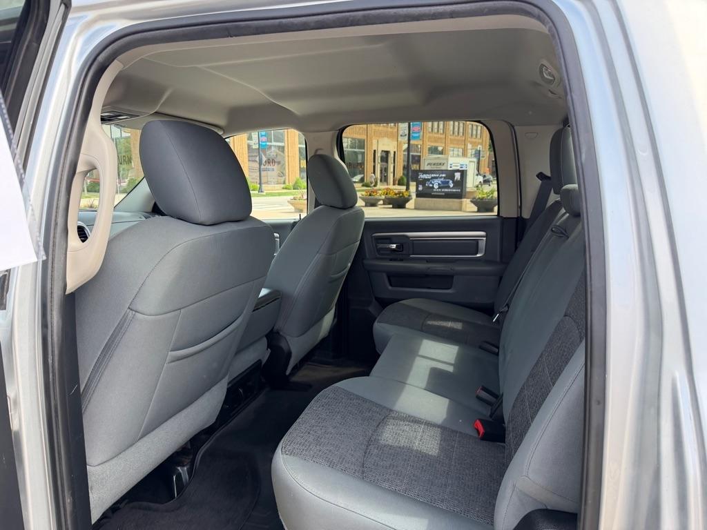 RAM 1500 SLT Crew Cab SWB 4WD 2015