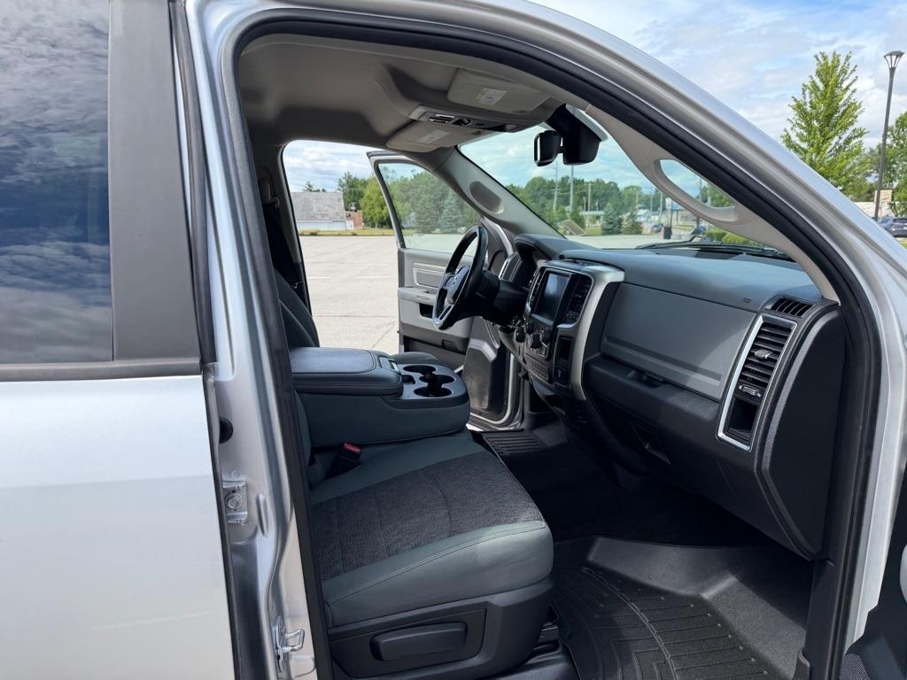 RAM 1500 SLT Crew Cab SWB 4WD 2015