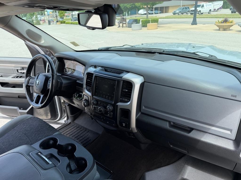 RAM 1500 SLT Crew Cab SWB 4WD 2015