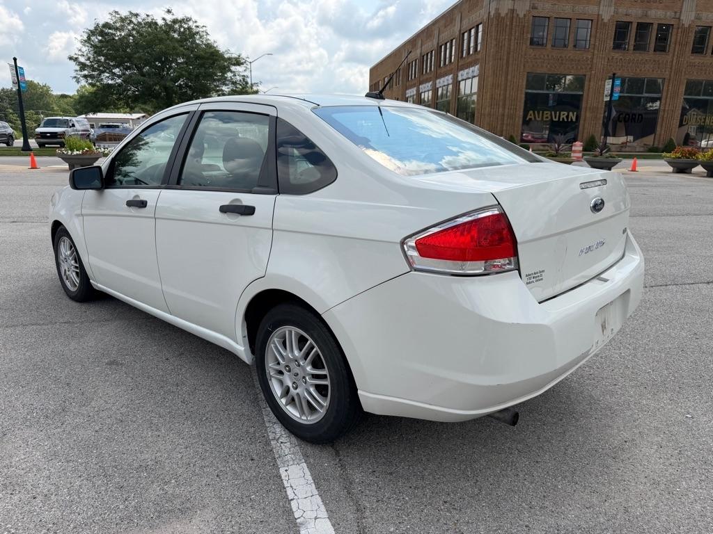 Ford Focus 4dr Sdn SE 2010