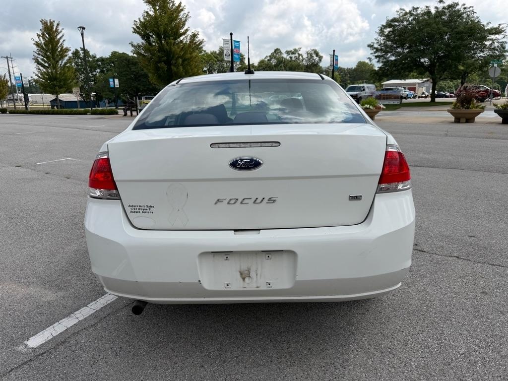 Ford Focus 4dr Sdn SE 2010