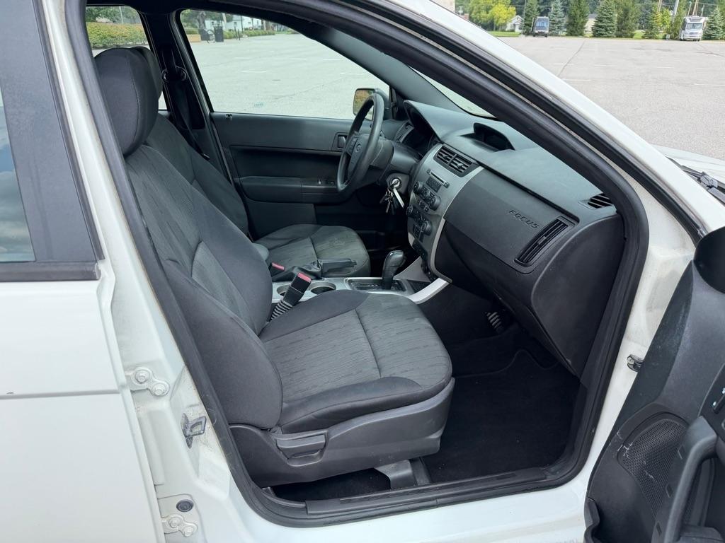Ford Focus 4dr Sdn SE 2010