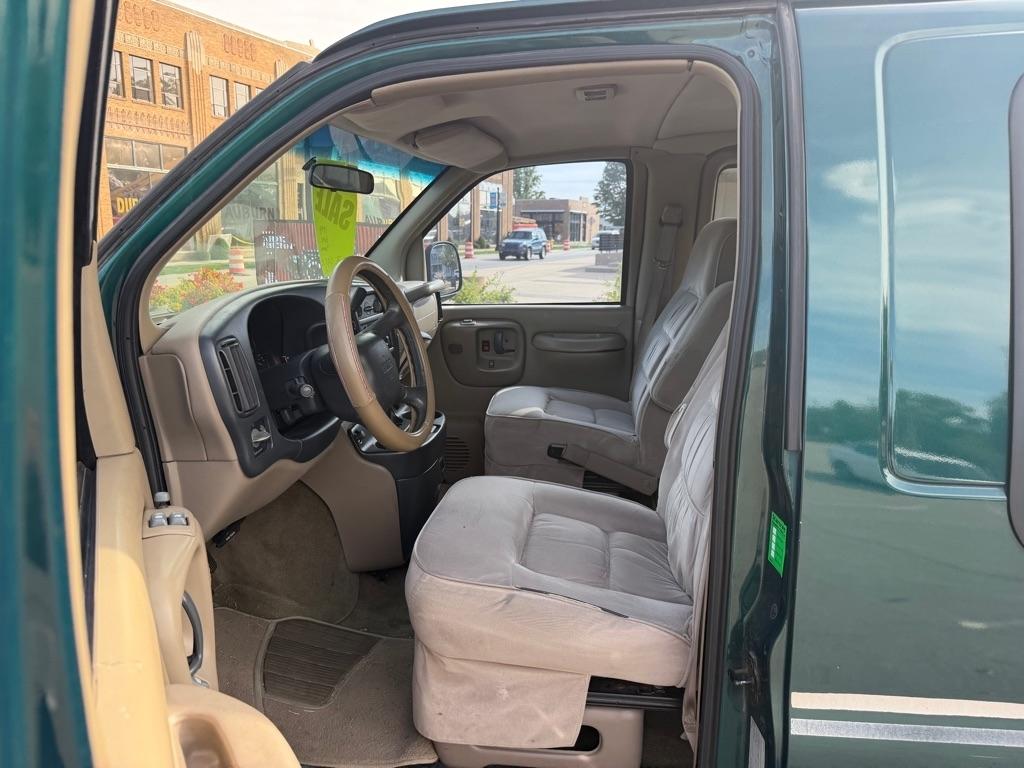 GMC Savana Cargo Van 1500 135" WB w/YF7 1998