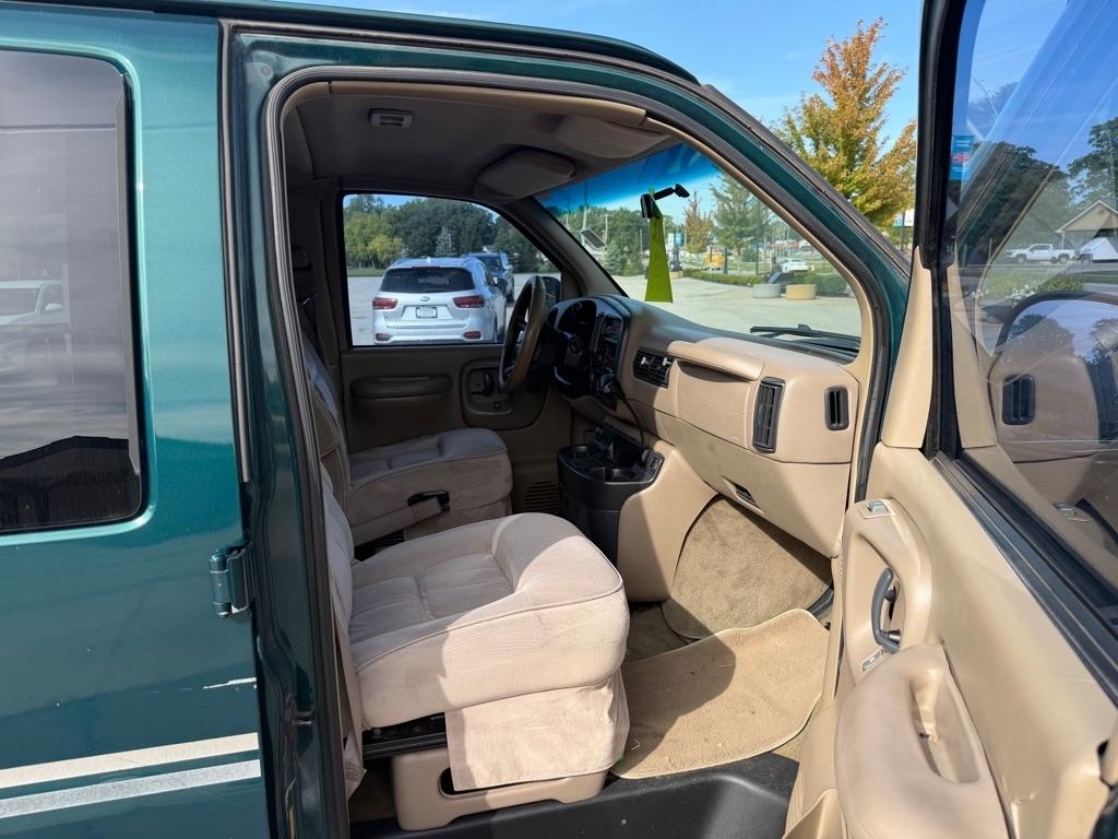 GMC Savana Cargo Van 1500 135" WB w/YF7 1998