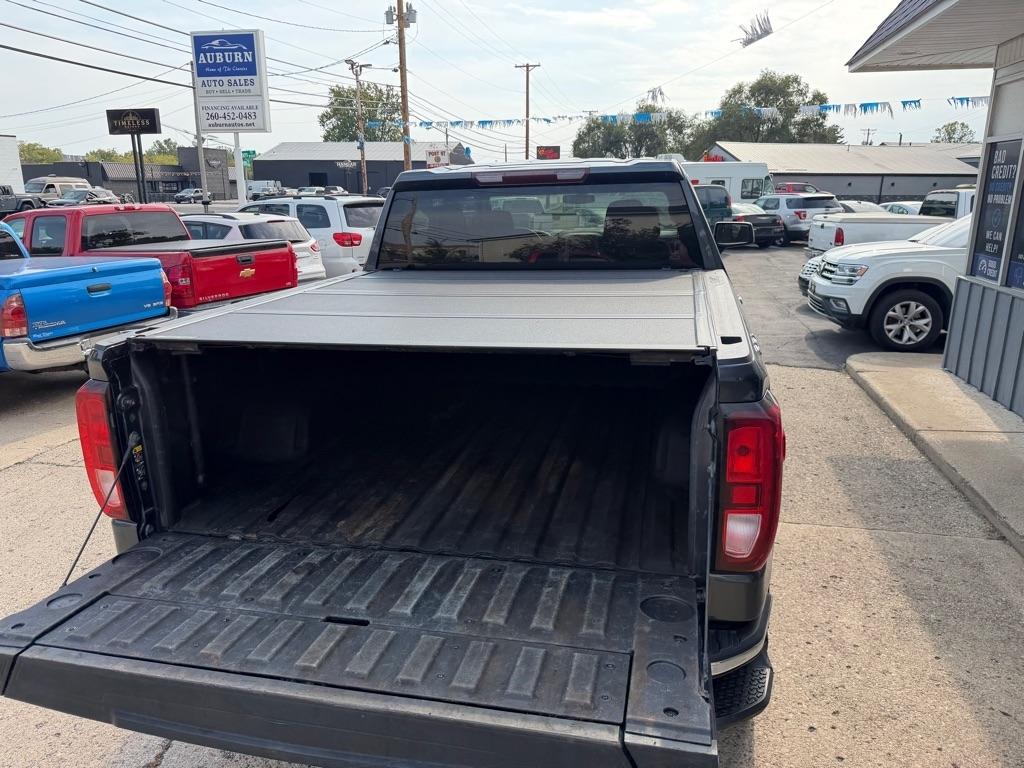 GMC Sierra 1500 Limited 4WD Crew Cab 147" SLE 2022