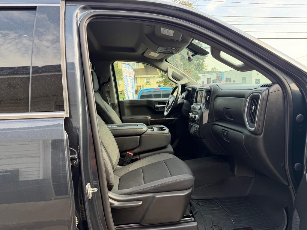 GMC Sierra 1500 Limited 4WD Crew Cab 147" SLE 2022