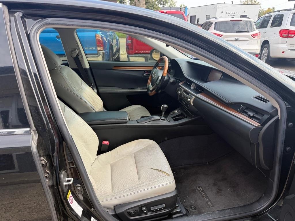 Lexus ES 300h 4dr Sdn Hybrid 2013