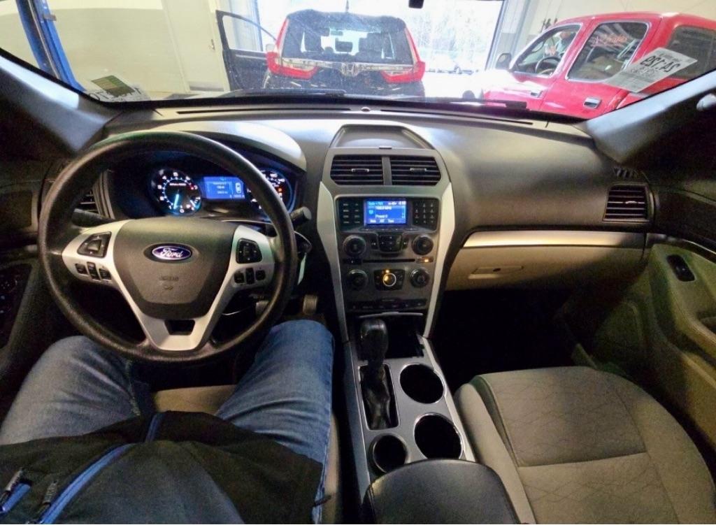 Ford Explorer Base FWD 2014