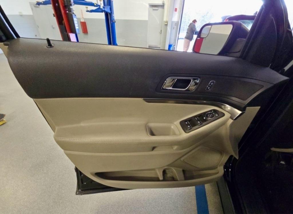 Ford Explorer Base FWD 2014