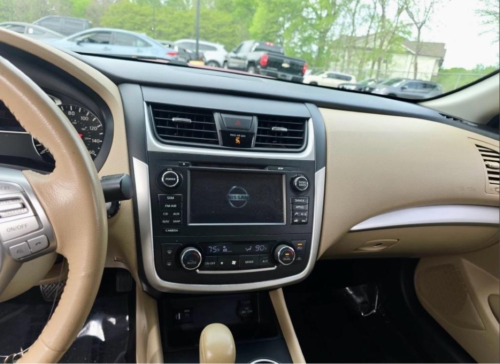 Nissan Altima  2016