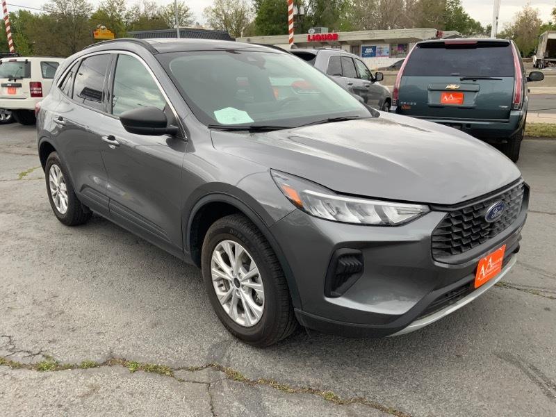 Ford Escape 4dr 103" WB 2.3L XLS 2024