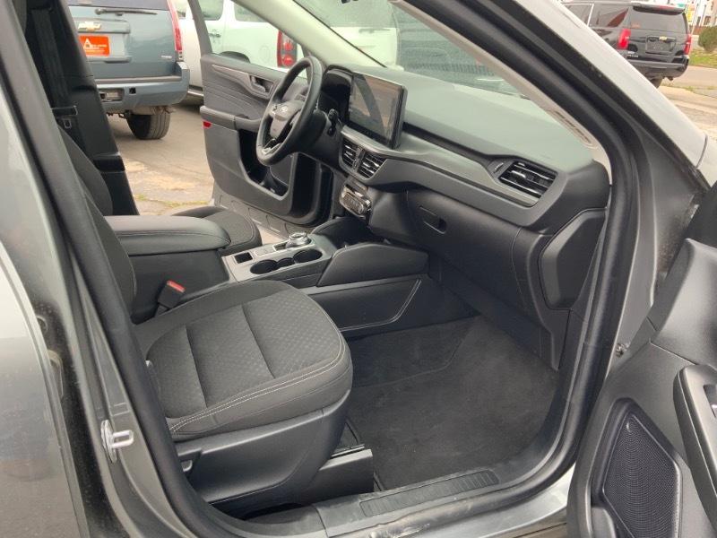 Ford Escape 4dr 103" WB 2.3L XLS 2024