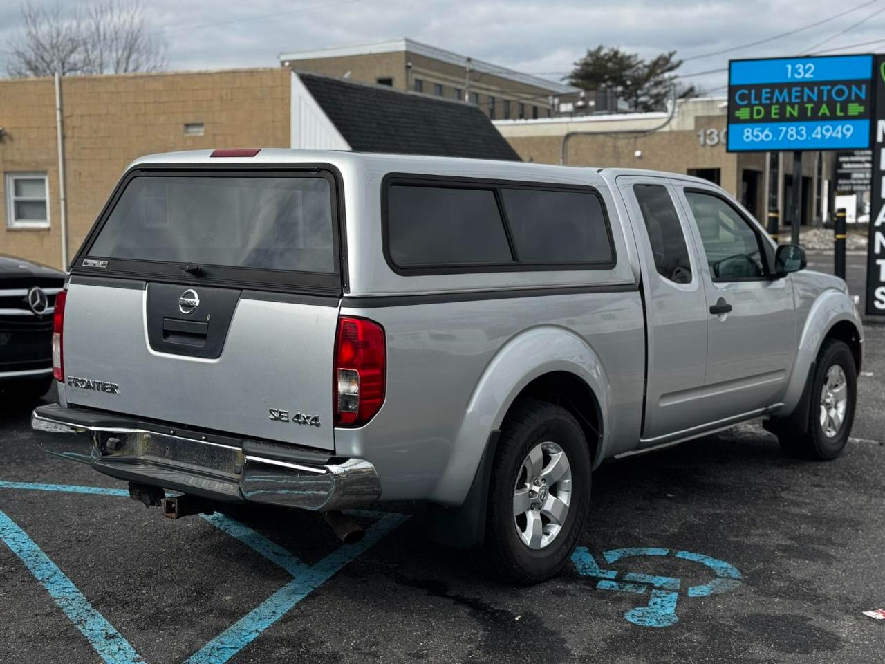 Nissan Frontier SE-V6 2010