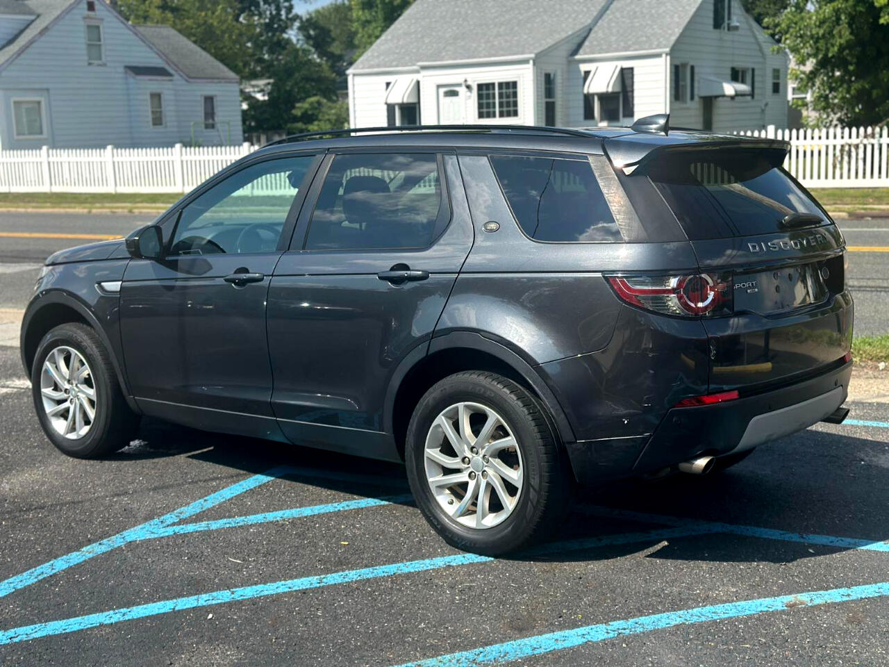 2017 Land Rover Discovery Sport HSE photo 4