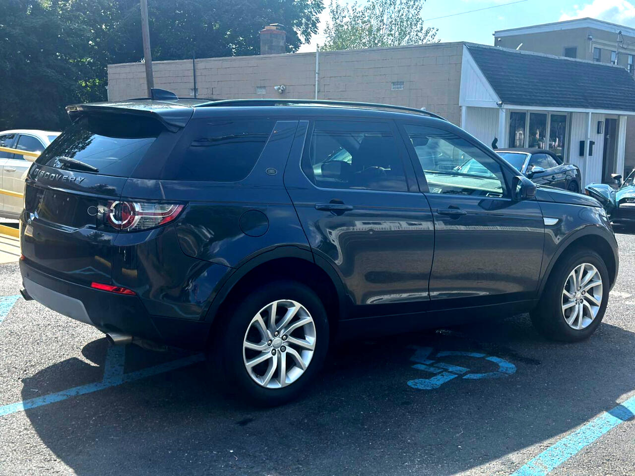 2017 Land Rover Discovery Sport HSE photo 6