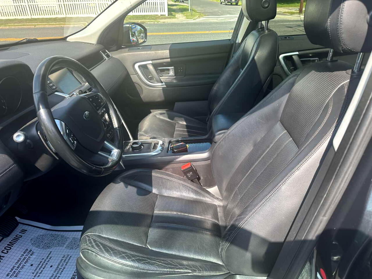 2017 Land Rover Discovery Sport HSE photo 12