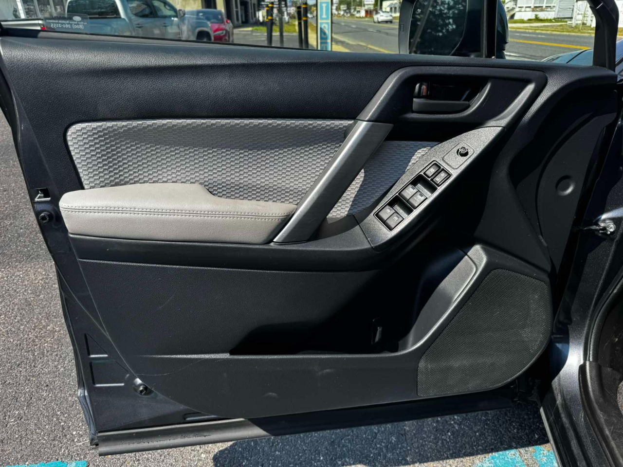 2018 Subaru Forester 2.5i Premium photo 10