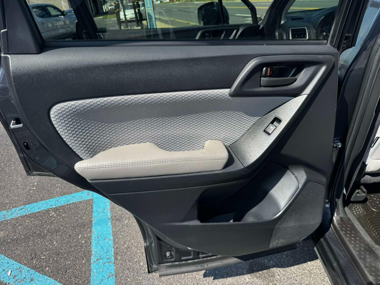 2018 Subaru Forester 2.5i Premium photo 15