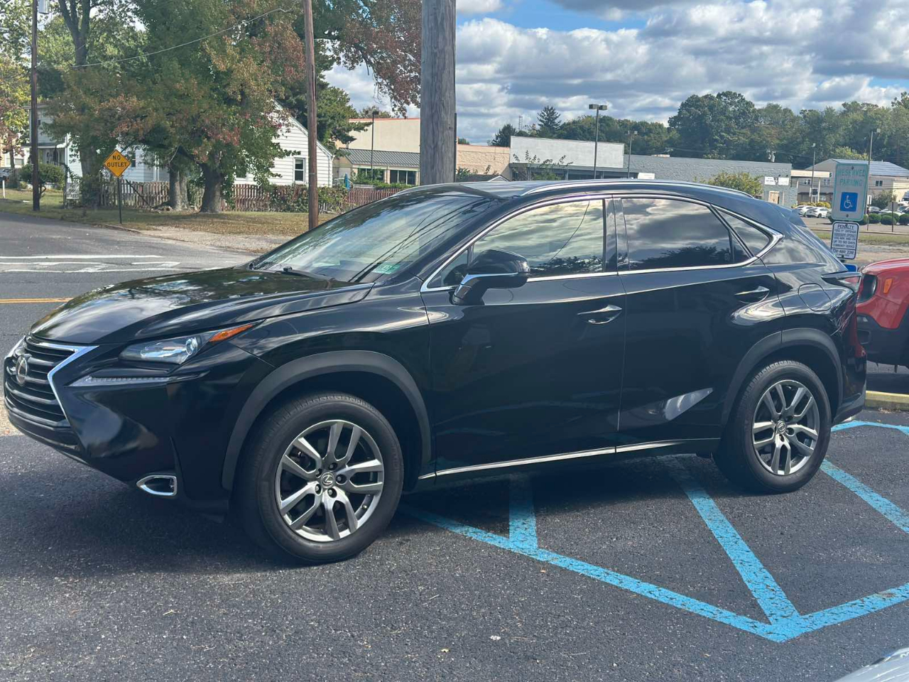 2015 Lexus NX 200t Luxury photo 3