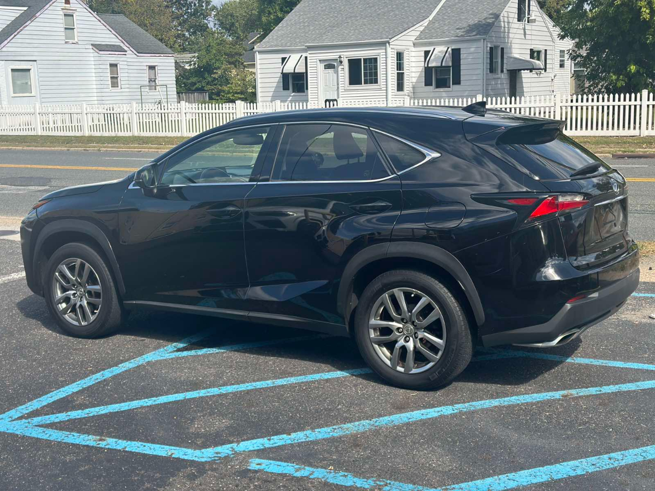 2015 Lexus NX 200t Luxury photo 4