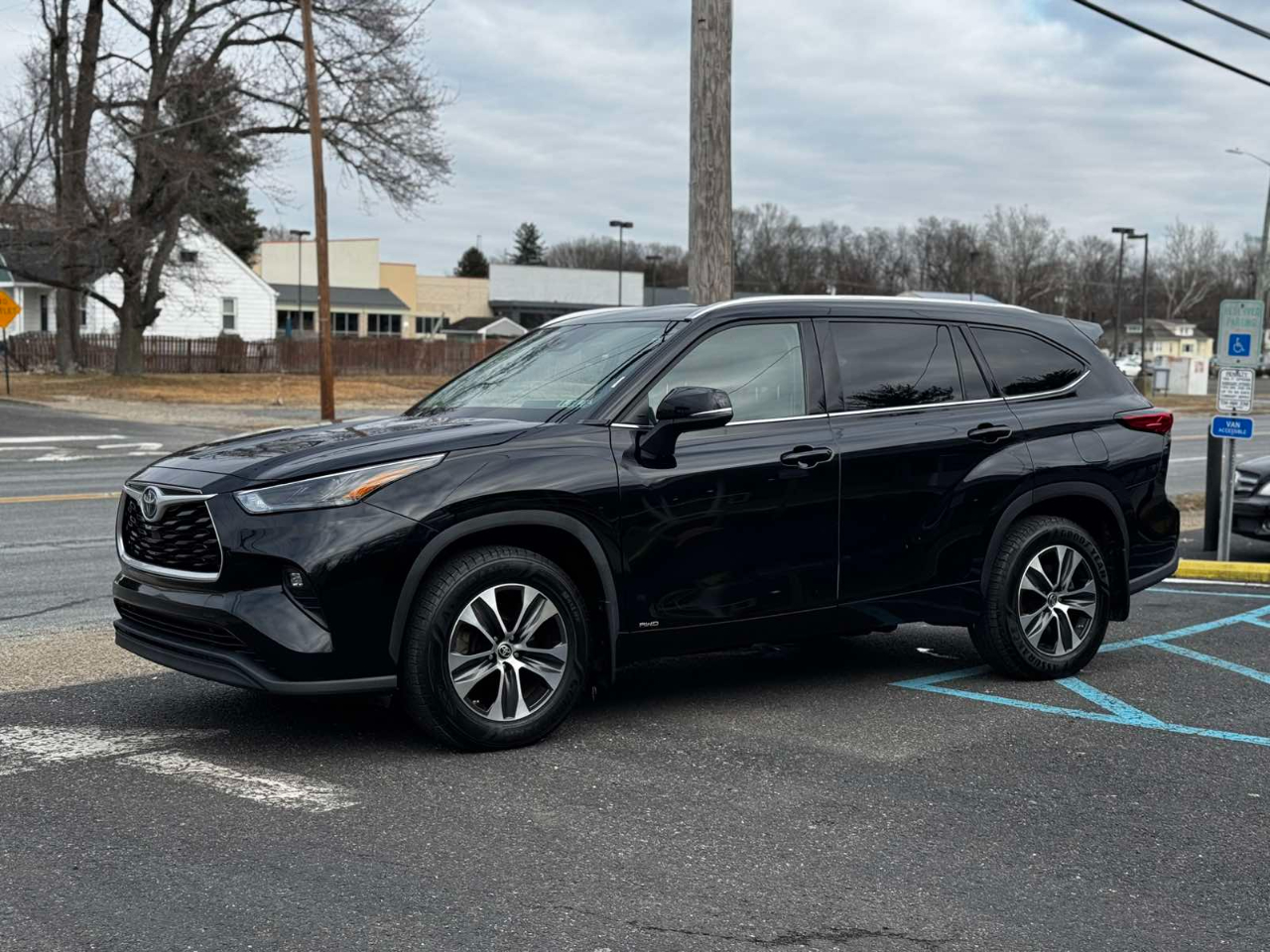 Toyota Highlander Hybrid XLE AWD 2022