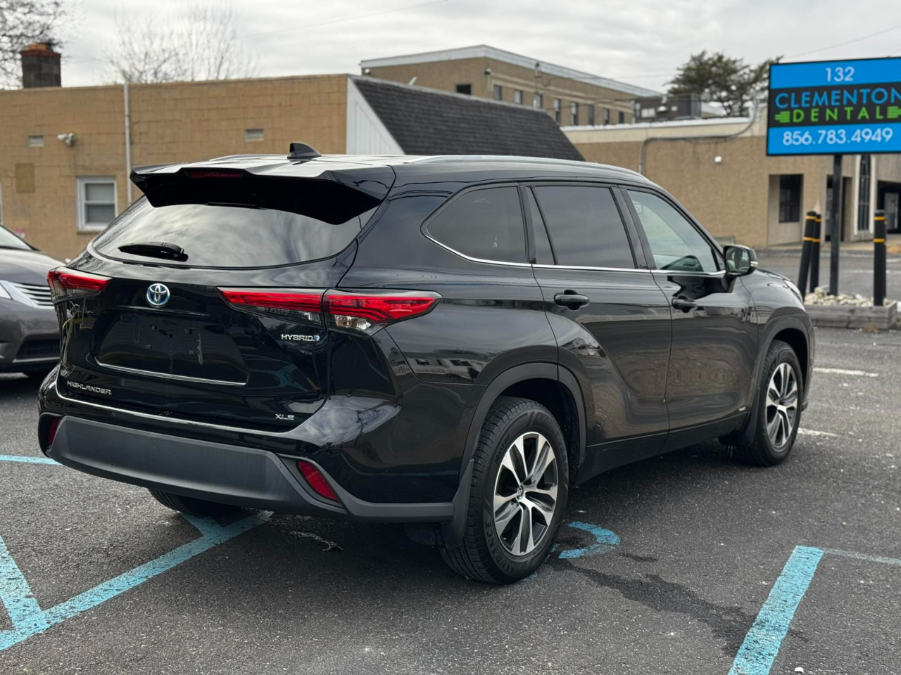 Toyota Highlander Hybrid XLE AWD 2022