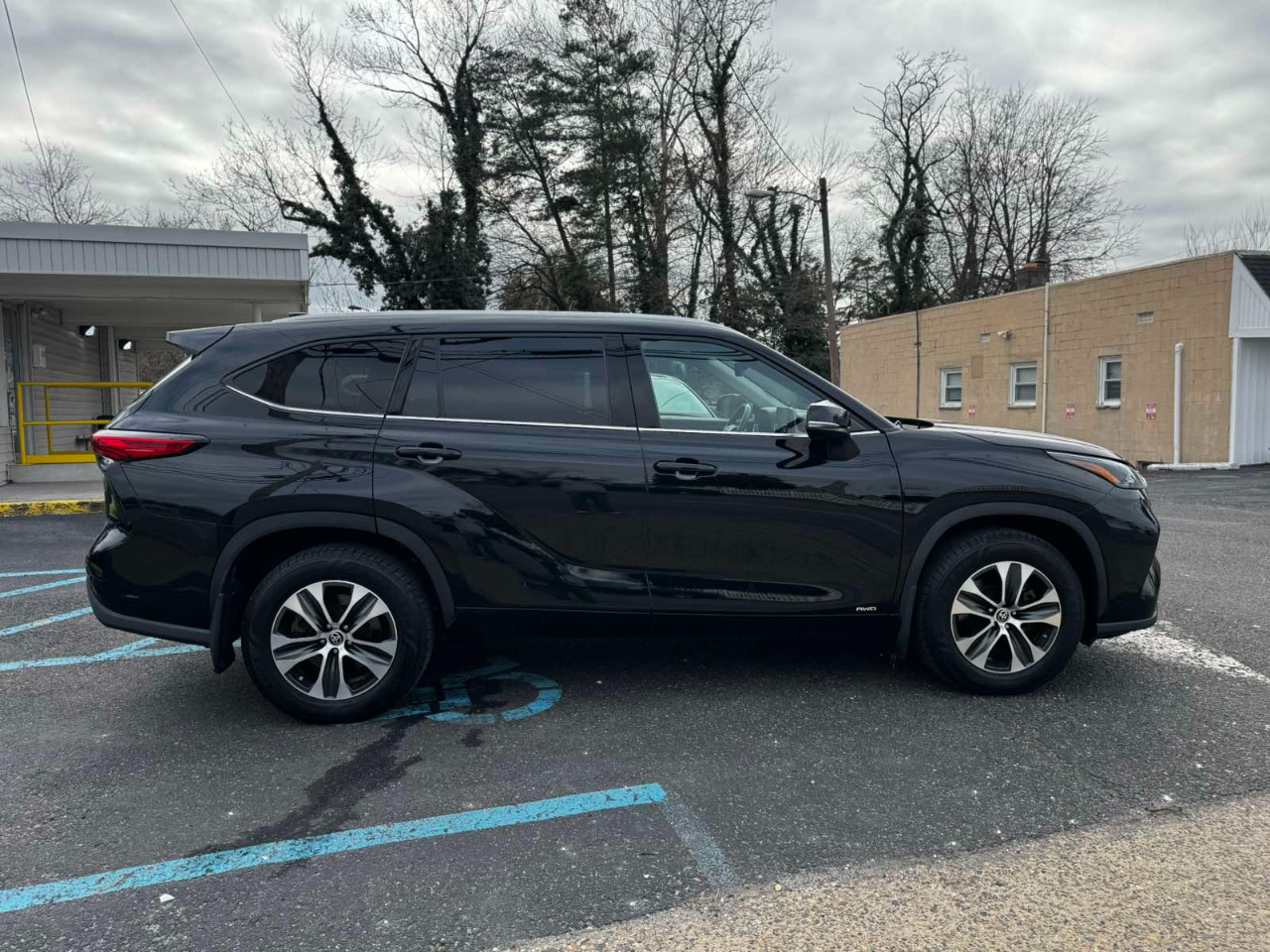 Toyota Highlander Hybrid XLE AWD 2022
