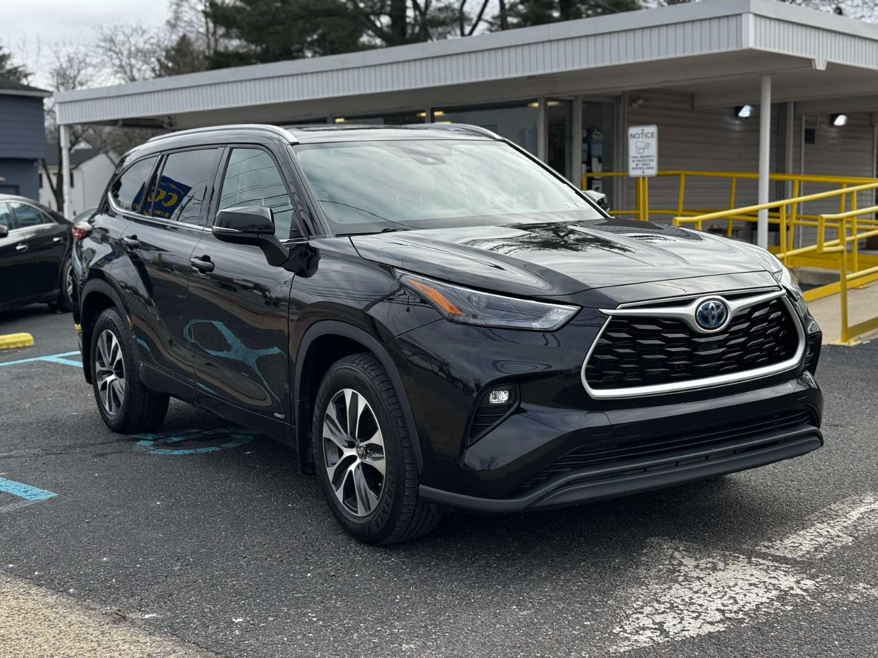 Toyota Highlander Hybrid XLE AWD 2022