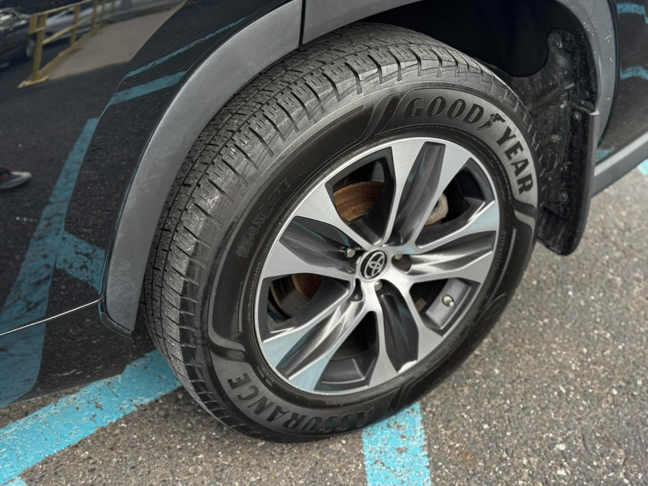 Toyota Highlander Hybrid XLE AWD 2022