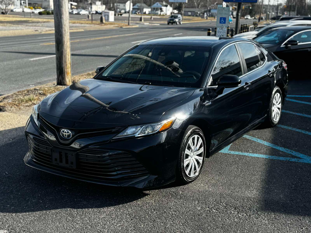 Toyota Camry Hybrid LE 2020