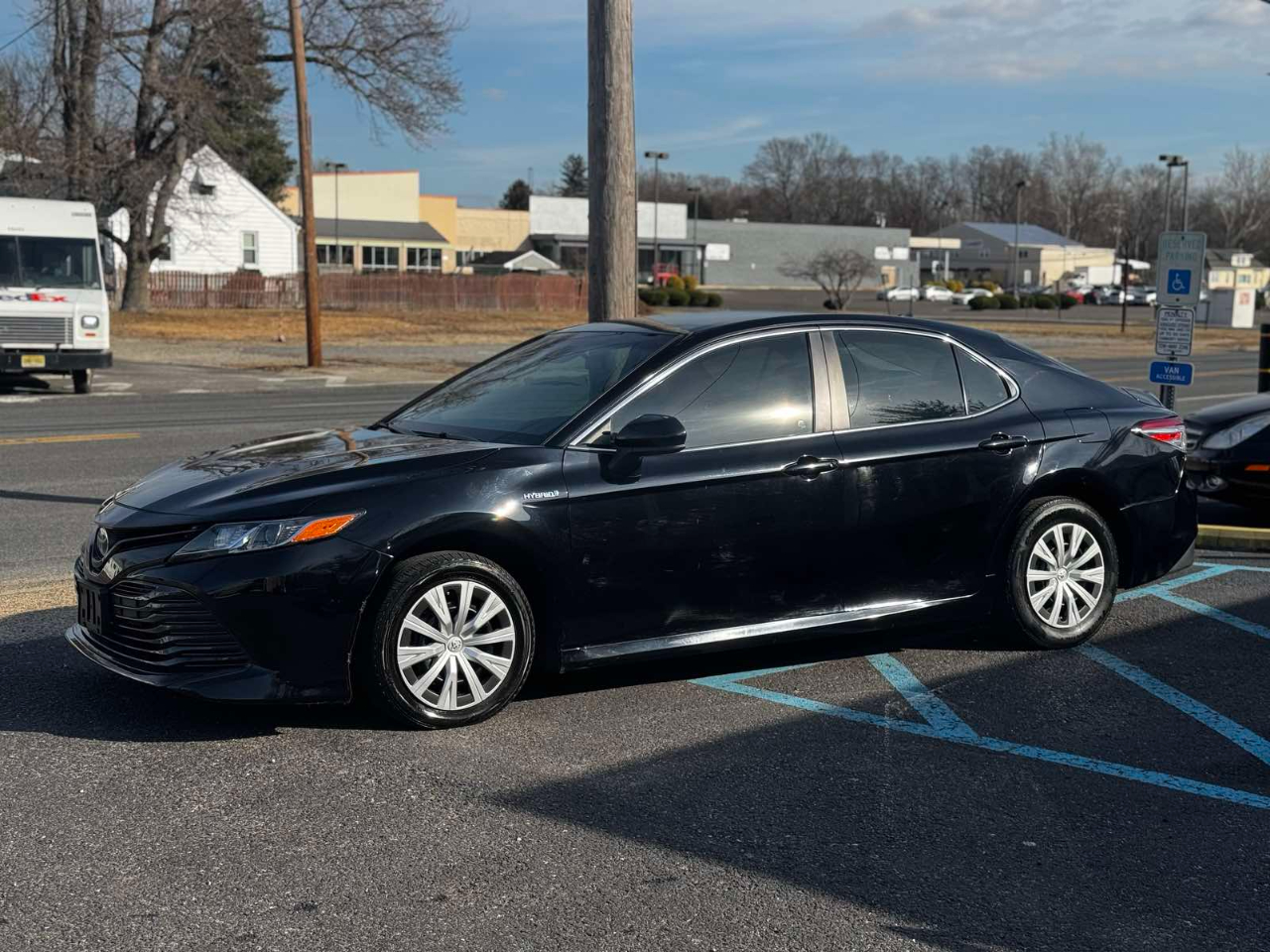 Toyota Camry Hybrid LE 2020