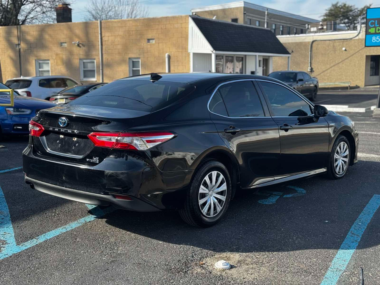 Toyota Camry Hybrid LE 2020
