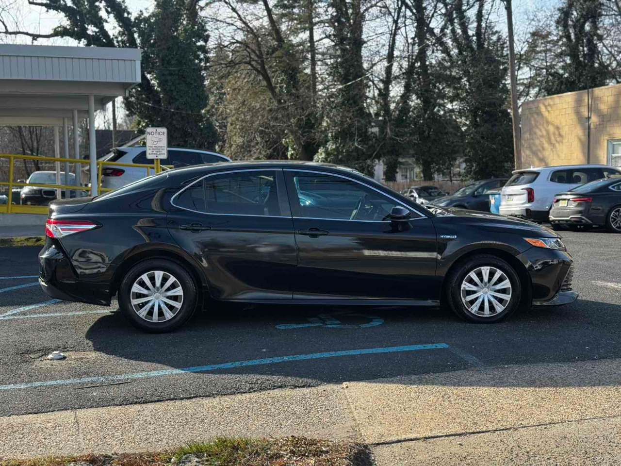 Toyota Camry Hybrid LE 2020
