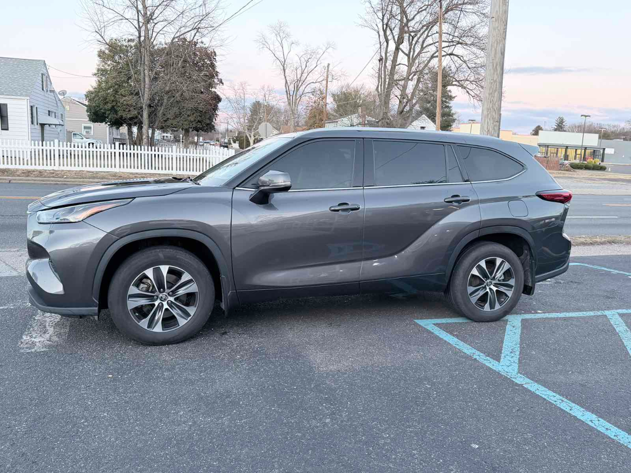 Toyota Highlander Hybrid XLE 2022