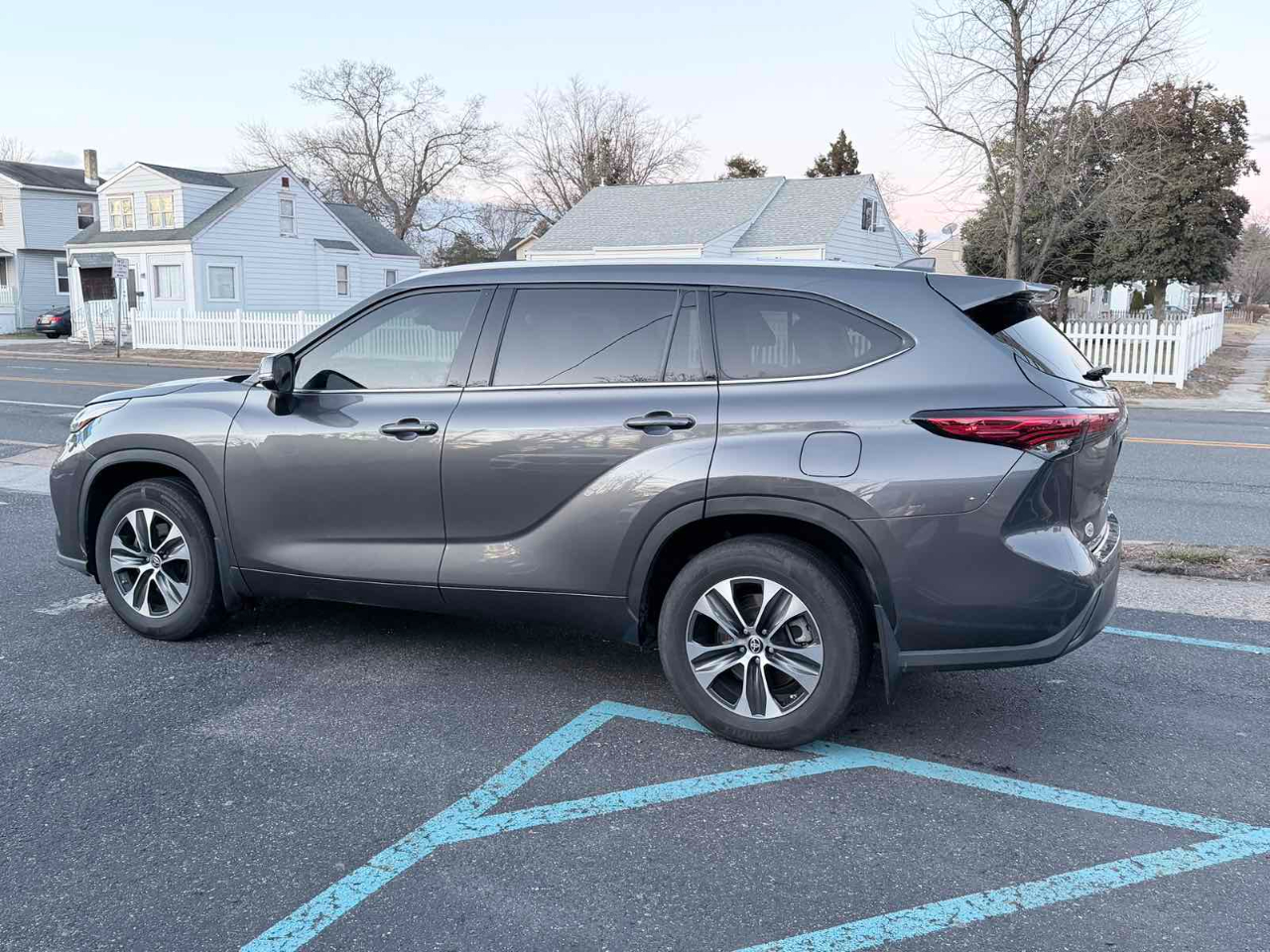 Toyota Highlander Hybrid XLE 2022