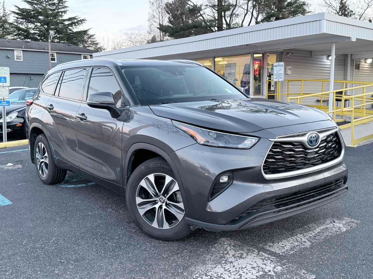 Toyota Highlander Hybrid XLE 2022