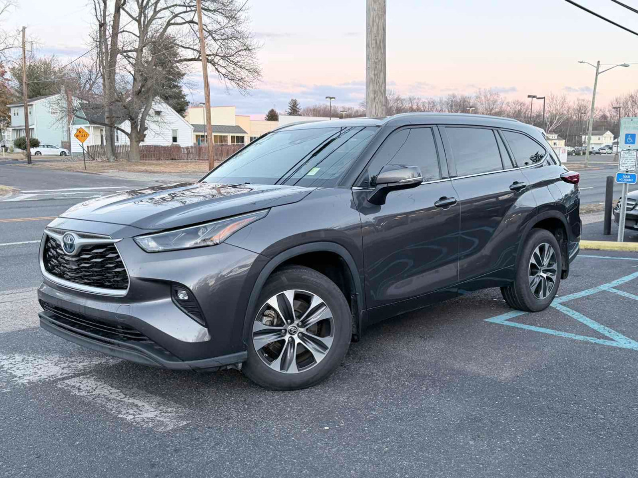 Toyota Highlander Hybrid XLE 2022