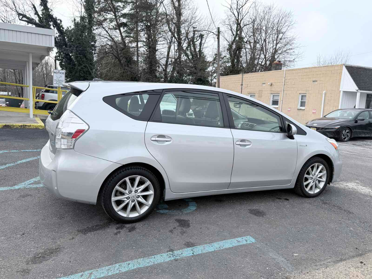 Toyota Prius V Five 2013