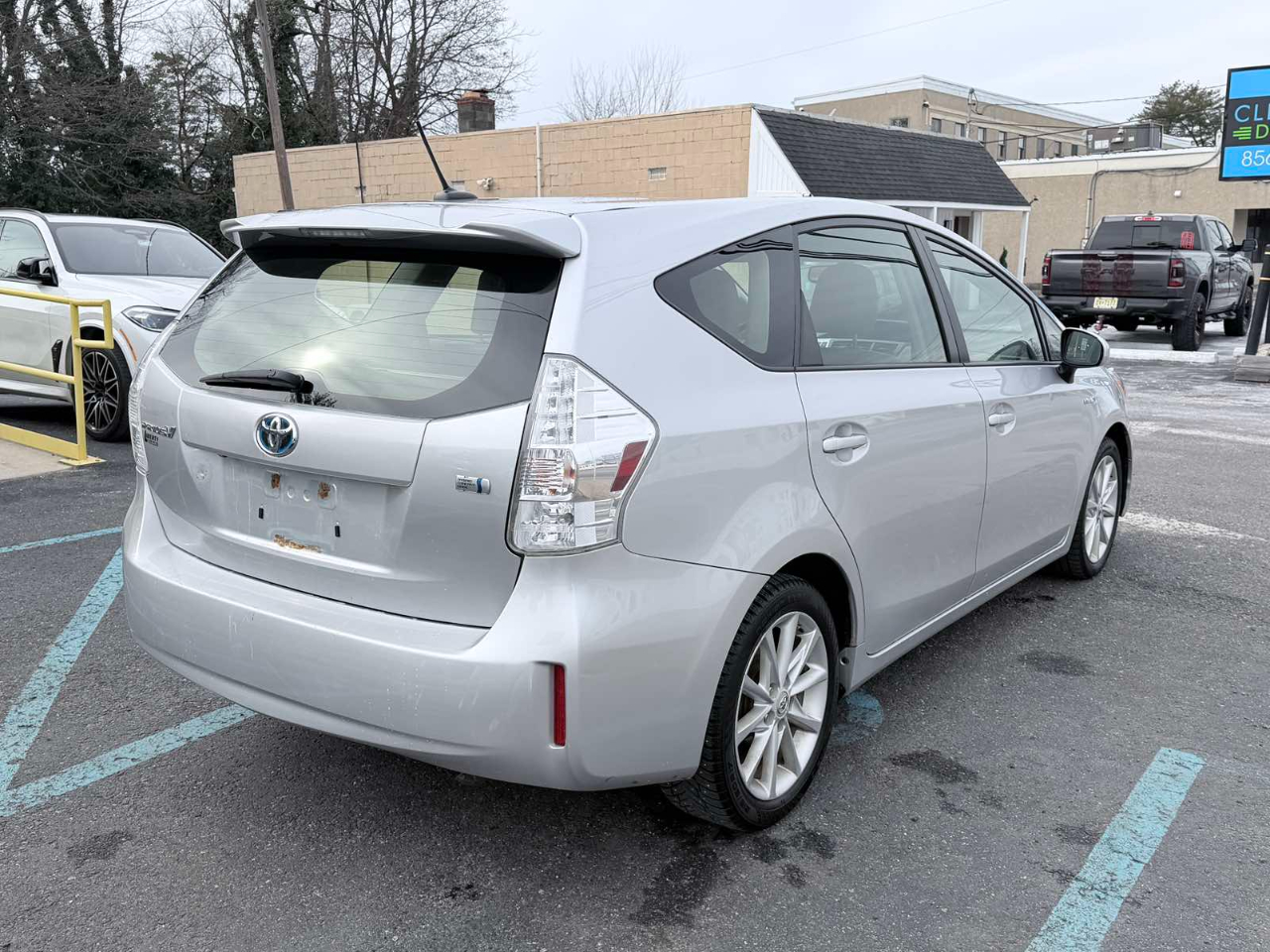 Toyota Prius V Five 2013