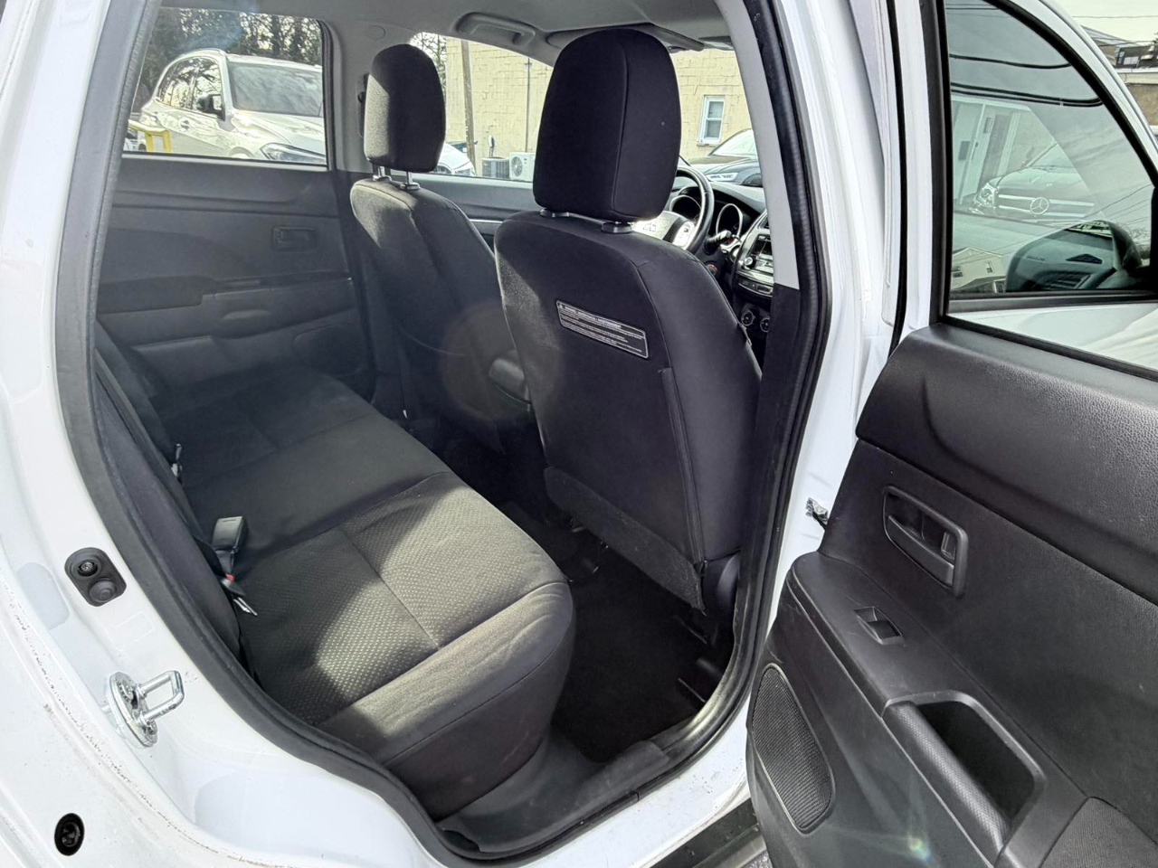 Mitsubishi Outlander Sport ES 2WD 2015