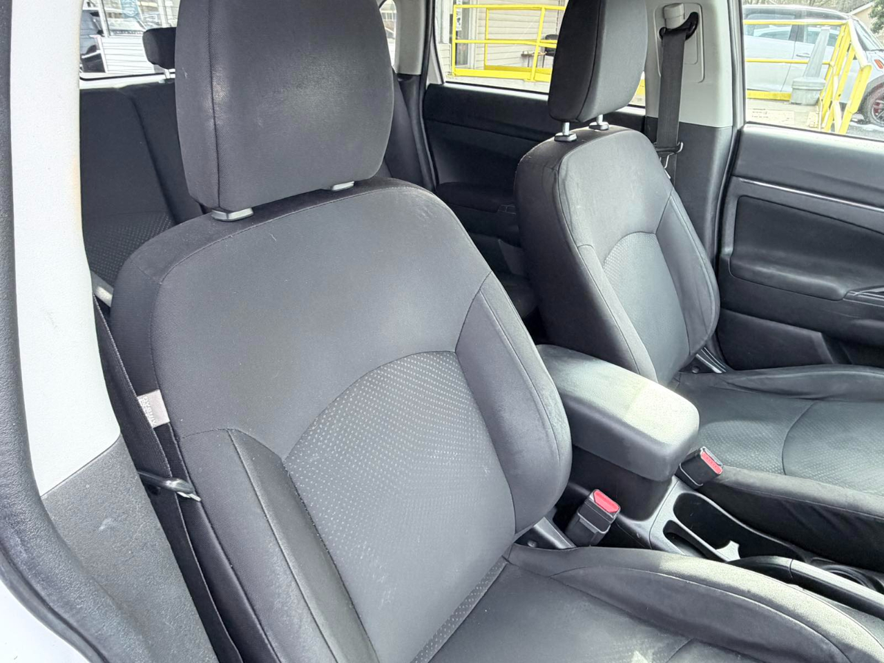 Mitsubishi Outlander Sport ES 2WD 2015