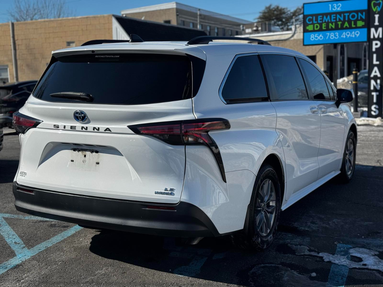 Toyota Sienna LE 8-Passenger 2022