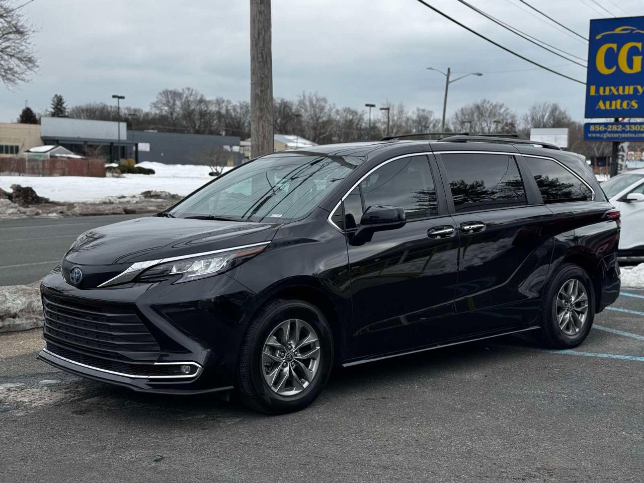 Toyota Sienna XLE 7-Passenger 2023