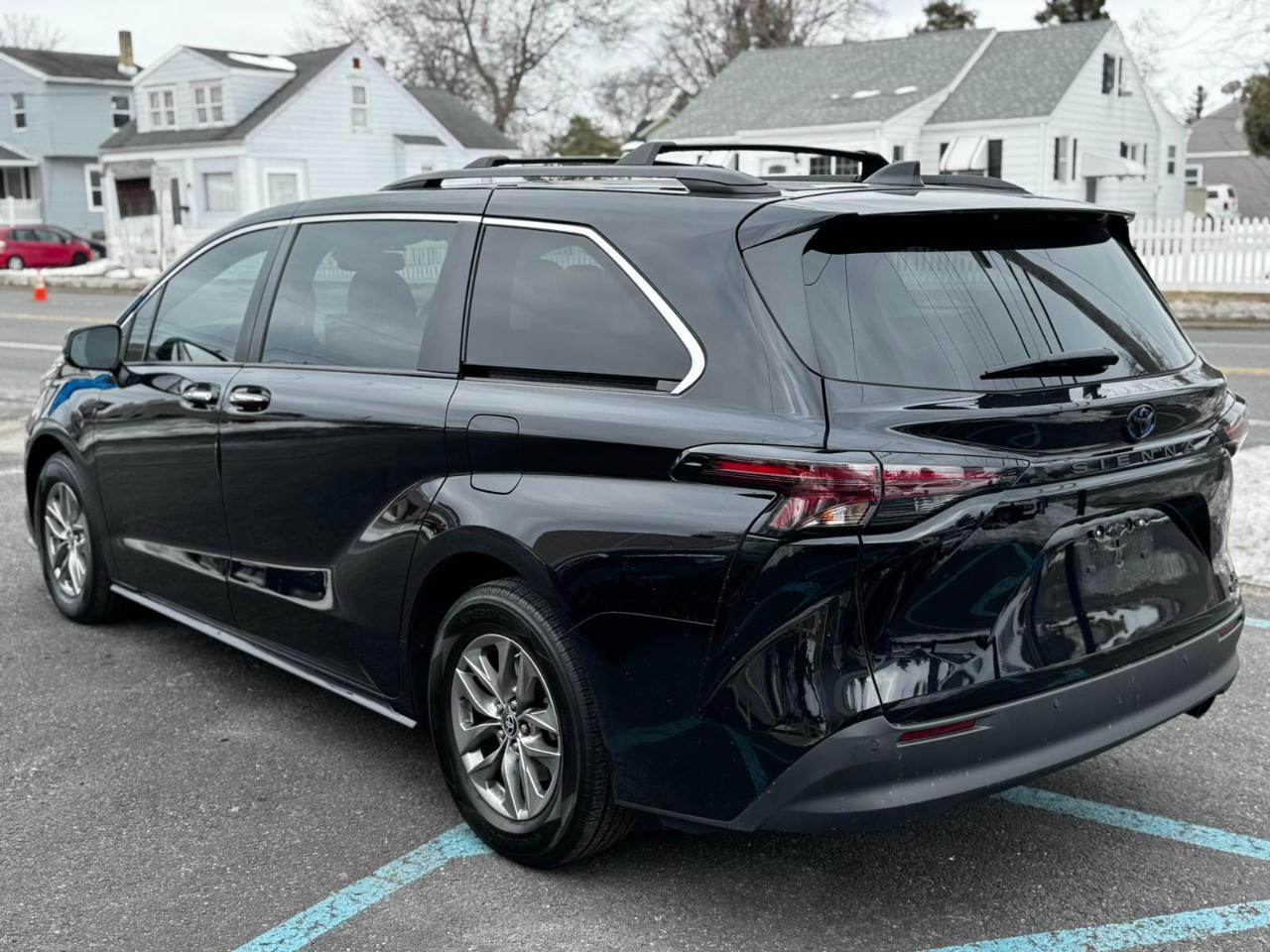 Toyota Sienna XLE 7-Passenger 2023