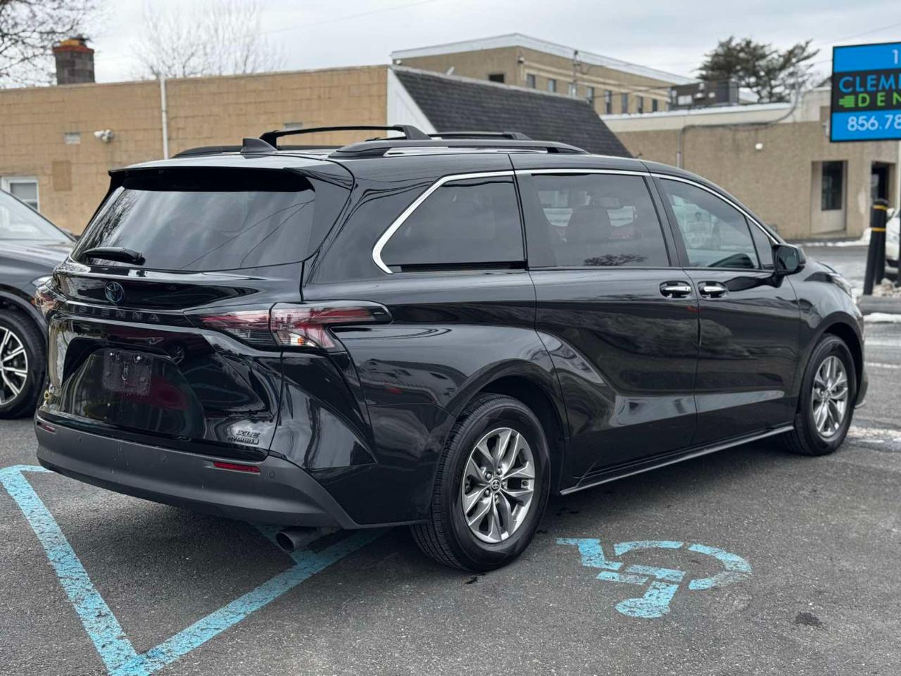 Toyota Sienna XLE 7-Passenger 2023