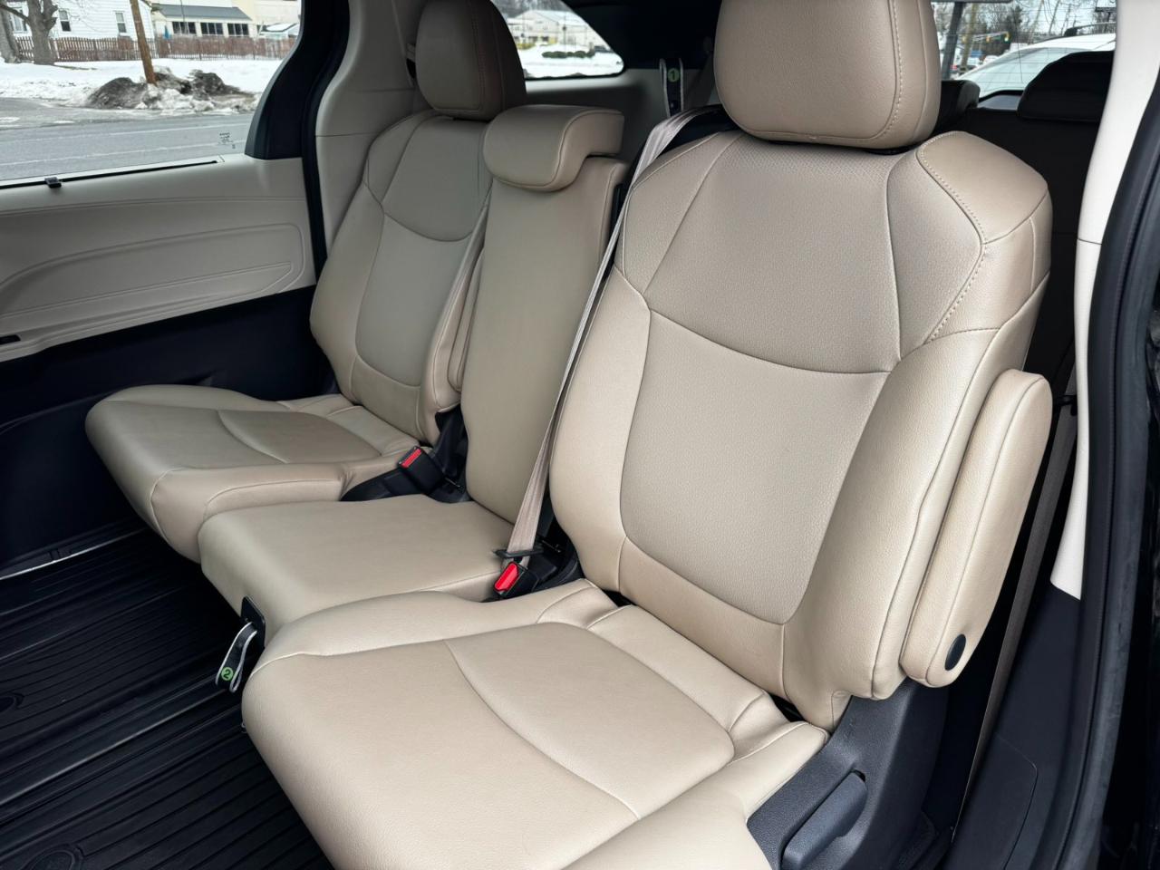 Toyota Sienna XLE 7-Passenger 2023